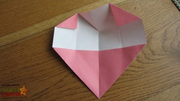 Origami Valentine: Folding corfers