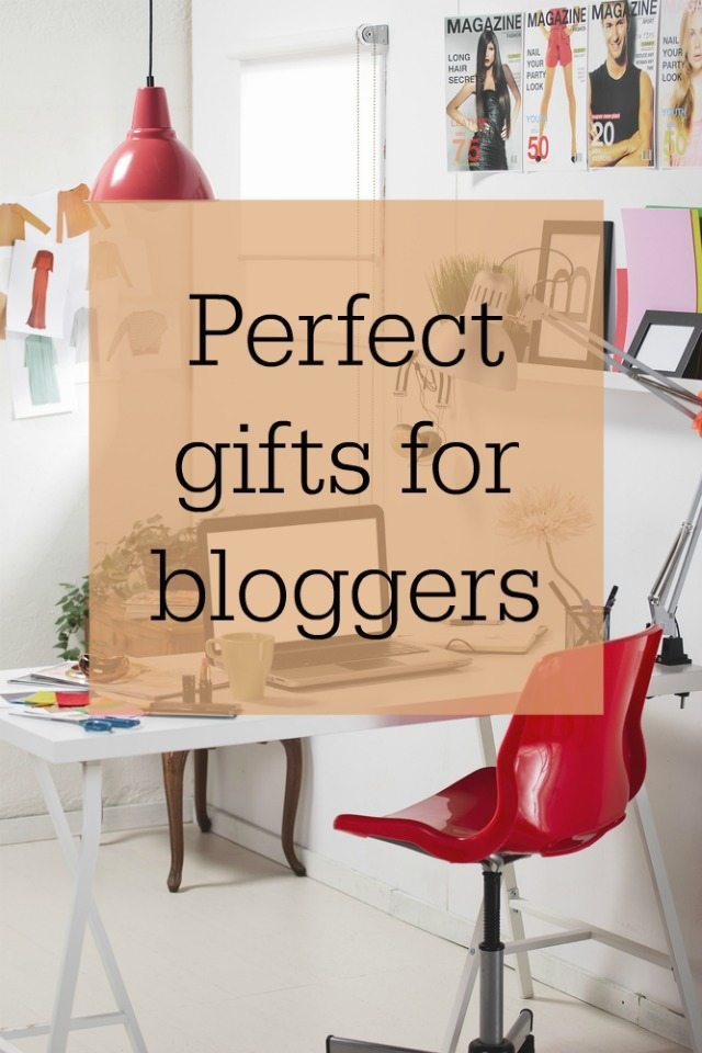 I love blogging. So do many of my friends, but what gifts would be perfect for a blogger? Would make a blogger a perfect Christmas, birthday, or just to say I love you present? These are some ideas of perfect gifts for bloggers, from the small to the not so small, and the traditional, to the much less so there is a gift for all bloggers out there.