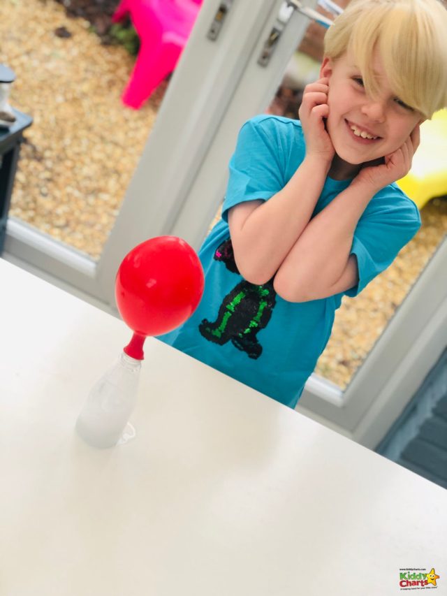 Simple science experiment for kids with #31DaysOfLearning